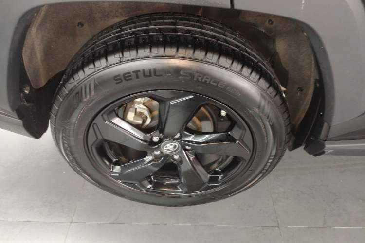 Used Toyota RAV4 2021 Revised Version Dual-Motor Hybrid 2.5L E-CVT 4x4 Elite PLUS Edition Right Rear Wheel Hub