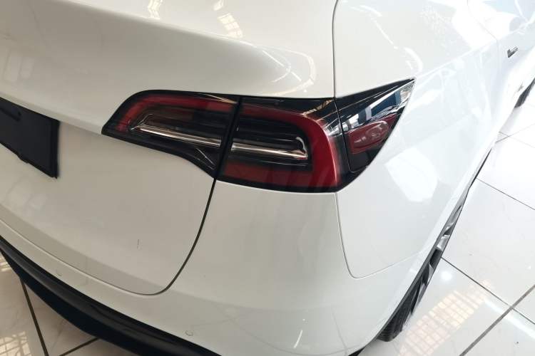 Used Tesla Model Y 2022 Long-Range All-Wheel-Drive Version