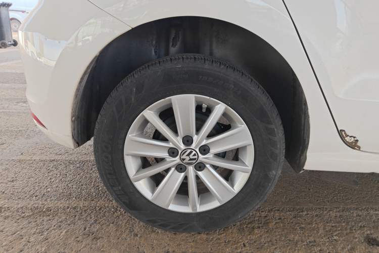 Used Volkswagen Polo 2016 1.4L Manual Fashion Model Right Rear Wheel Hub