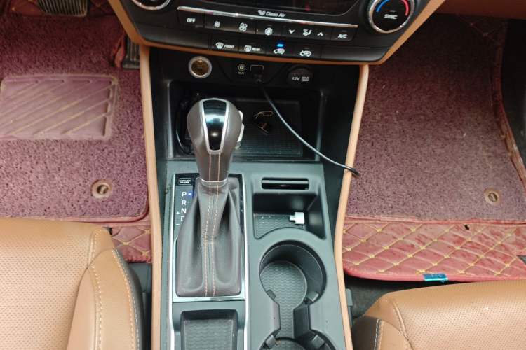 Used Hyundai Tucson 2015 1.6T Dual-Clutch Two-Wheel-Drive Smart Model Gear Lever