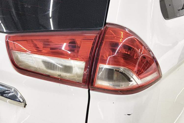 Used Dongfeng Fengon 330 2019 1.5L 330S Manual Comfort Version China VI Standard
