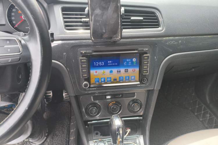 Used Volkswagen Cross Lavida 2014 1.6L Automatic Audio And AC Panel