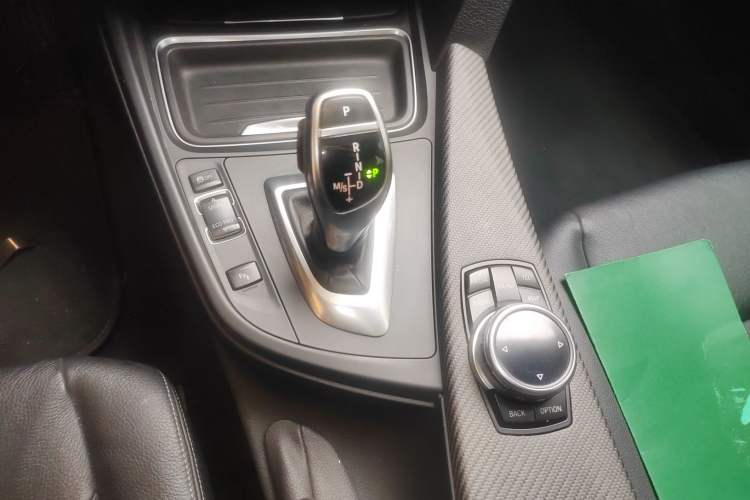 Used BMW 3 Series GT 2013 328i Sport Design Package Gear Lever