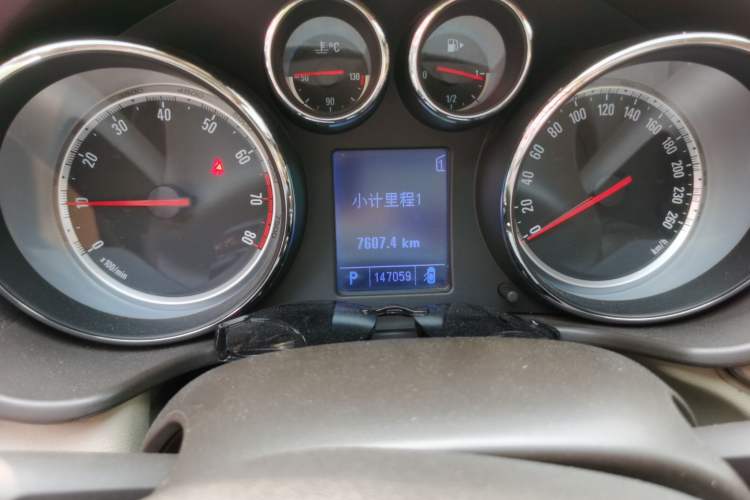 Used Buick Regal 2010 2.0L Expo Edition Odometer Close Up