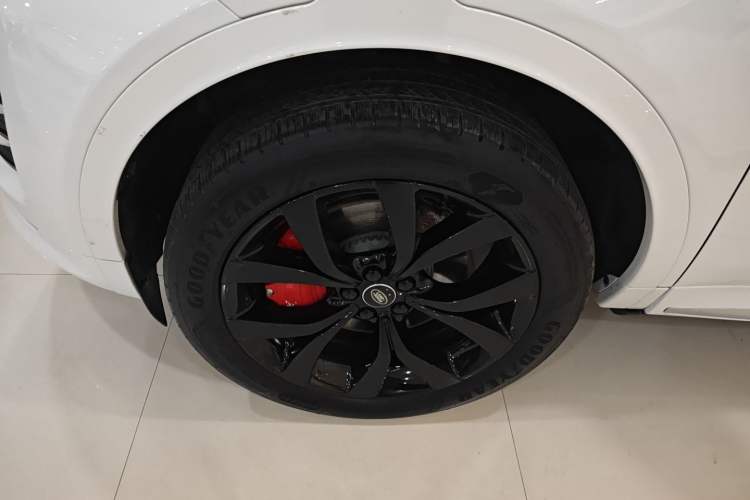 Used Land Rover Discovery Sport 2025 249 PS Performance Tech Edition Left Front Wheel Hub