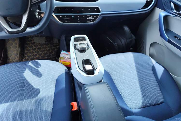 Used CHANGAN Benni E-Star 2022 Qingxin Edition Colorful Model Lithium Iron Phosphate Gear Lever