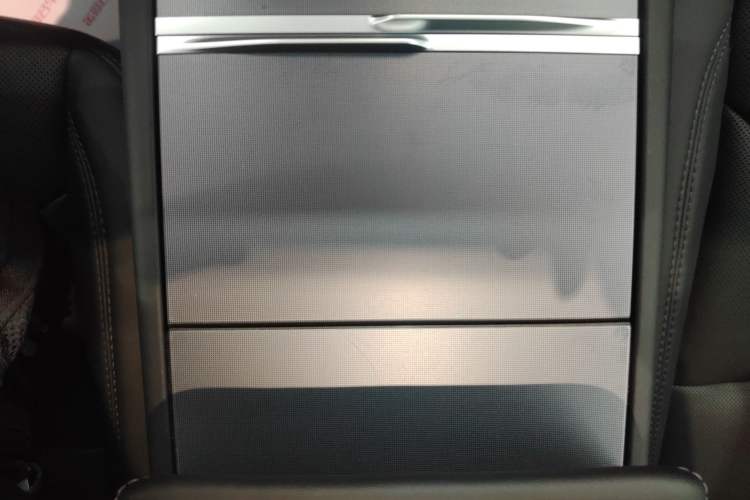 Used Tesla Model Y 2025 Rear-Wheel-Drive Version Interior 1