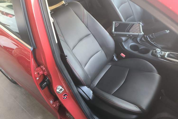 Used Mazda Mazda 3 Axela 2016 Sedan 1.5L Automatic Luxury Model