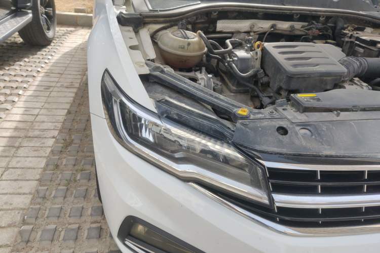 Used Volkswagen Bora 2019 1.5L Automatic Elite Version Right Front Headlight