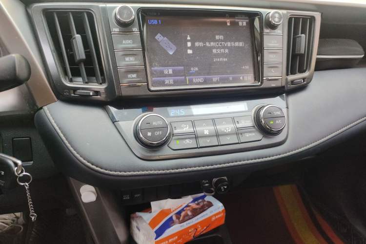 Used Toyota RAV4 2015 2.0L CVT Two-Wheel Drive Fashion Edition Audio And AC Panel