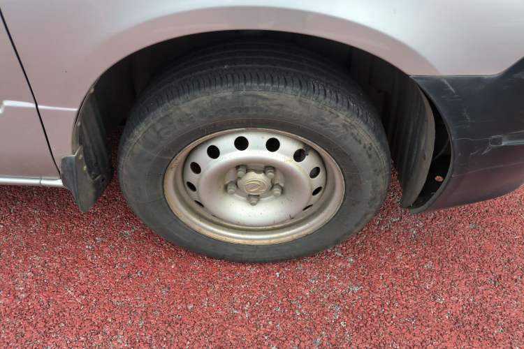 Used Dongfeng Shuaike 2013 Revised Version 1.5L Manual Standard Trim 5 Seats China IV Standard
