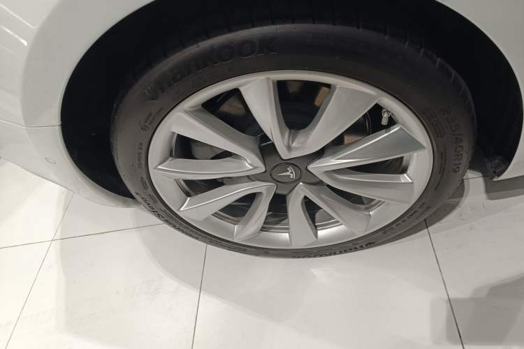 Used Tesla Model 3 2019 Long-Range Rear-Wheel-Drive Version
