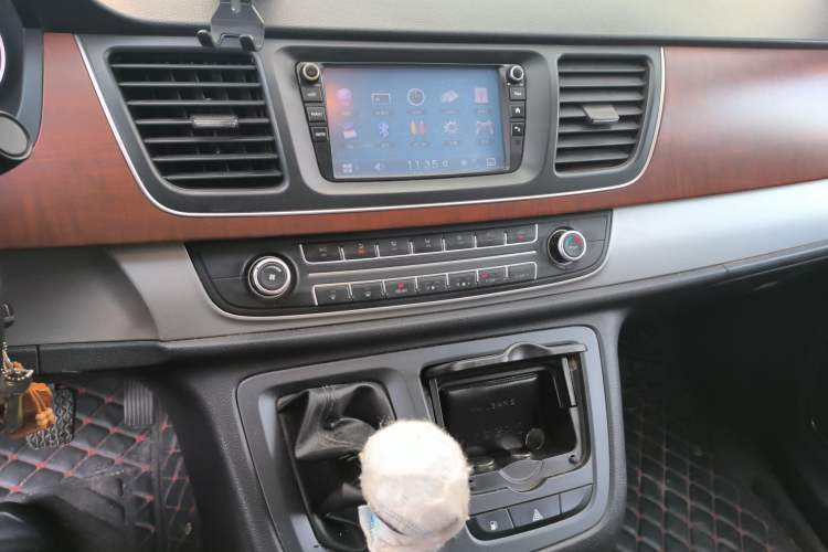 Used SAIC MAXUS G10 2016 2.4L Manual Elite Edition