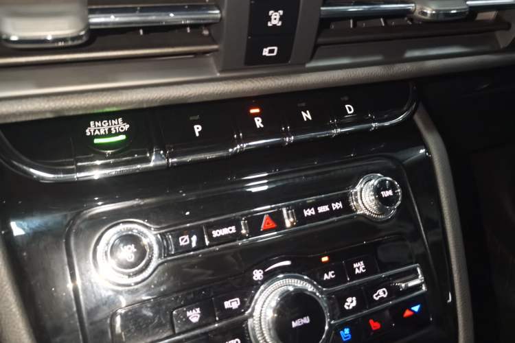 Used Lincoln Corsair 2022 2.0T Two-Wheel Drive Deluxe Edition Gear Lever