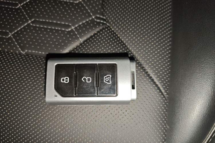 Used 212 T01 2024 2.0T Mechanic
