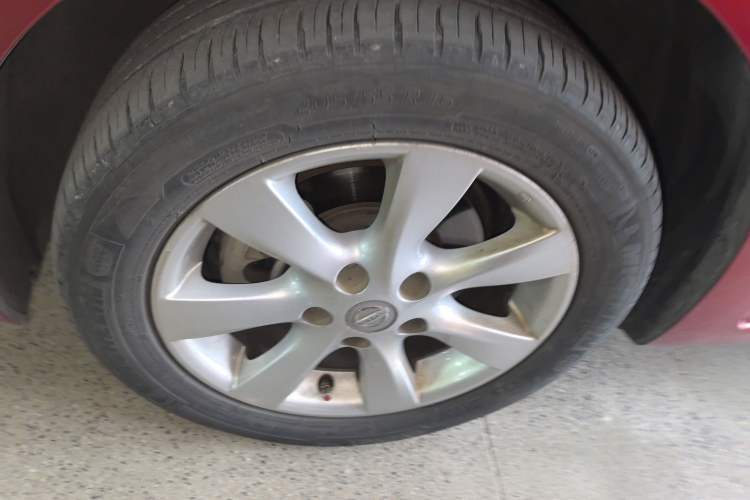 Used Nissan Tiida 2013 1.6L CVT Cool Cafe Edition