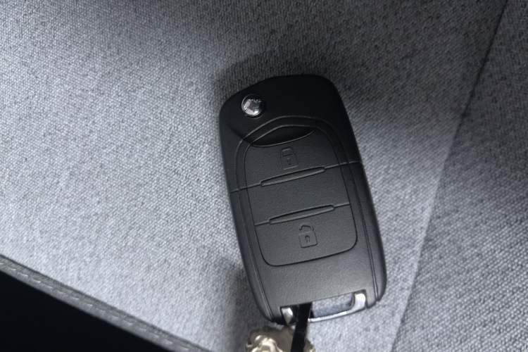 Used Wuling Yangguang 2024 300KM Comfort Version Passenger Van 75kW