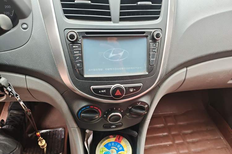 Used Hyundai Verna (older generation) 2014 1.4L Automatic Smart GLS Audio And AC Panel