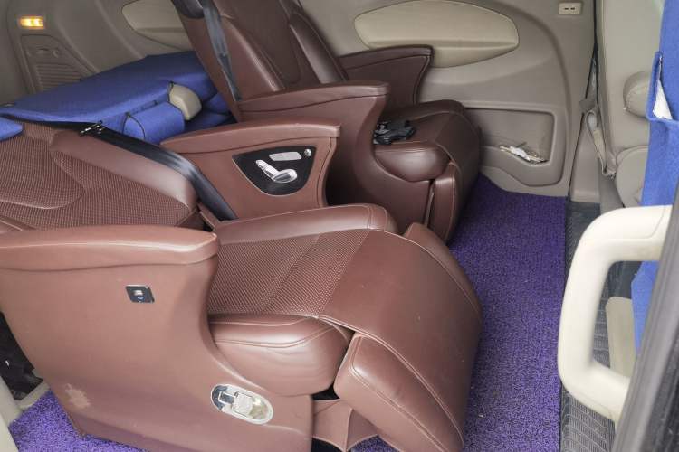 Used Ford Transit 2019 2.0T Gasoline Automatic Business & Travel Short Wheelbase Low-Roof 7-Seater China VI Standard Left Rear Seat