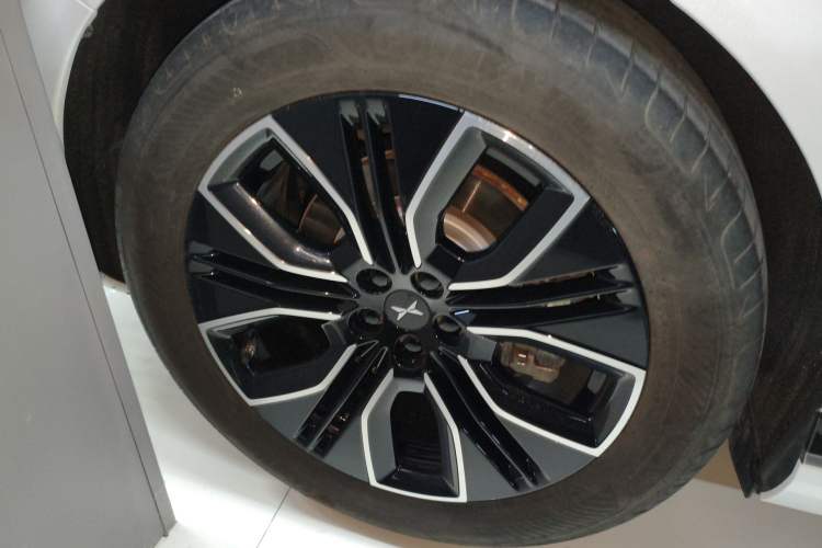 Used XPeng G9 2025 625 Long-Range Max Exterior 5