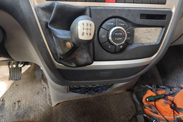 Used Iveco Power Daily 2017 2.5T Deluxe A37 High-Roof 6-7 Seater Bus 47Z5 Gear Lever