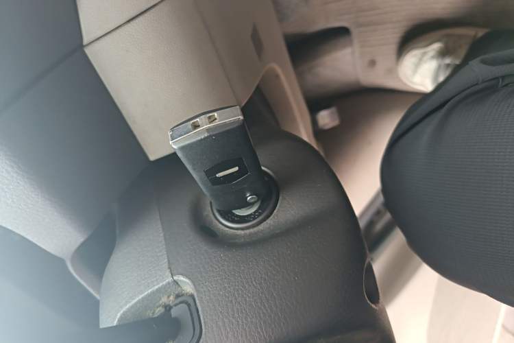 Used Mazda 8 2011 2.3L Deluxe Edition