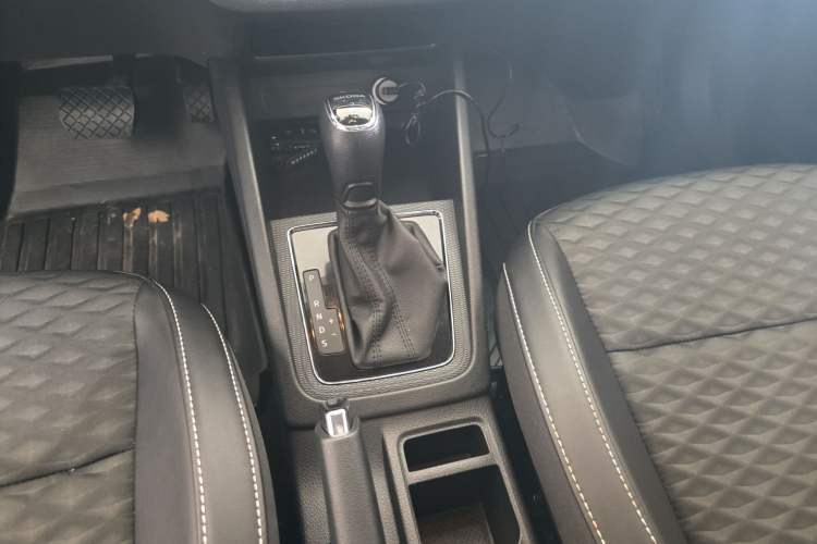 Used Skoda Kamiq 2020 1.5L Automatic Comfort Edition Gear Lever