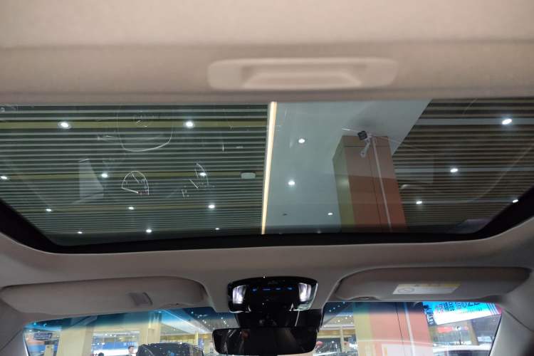 Used Toyota Venza 2022 2.0L CVT Two-Wheel Drive Prestige Edition Headliner