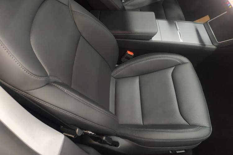 Used Tesla Model Y 2025 Rear-Wheel-Drive Version Right Front Seat