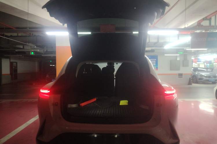 Used IM LS7 2023 90 kWh Elite Rear-Drive Version Trunk