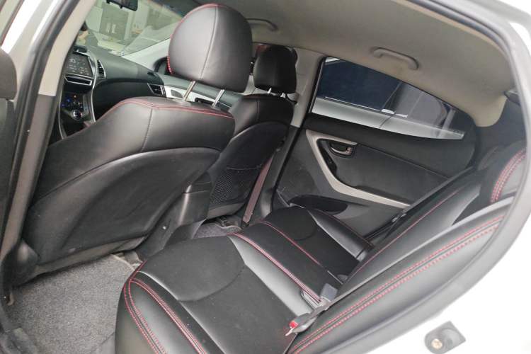 Used Hyundai Elantra (5th Generation / Langdong) 2012 1.6L Automatic Fashion Edition
