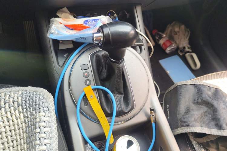 Used Kia Sportage R 2015 2.0L Automatic Two-Wheel Drive DLX Model Gear Lever