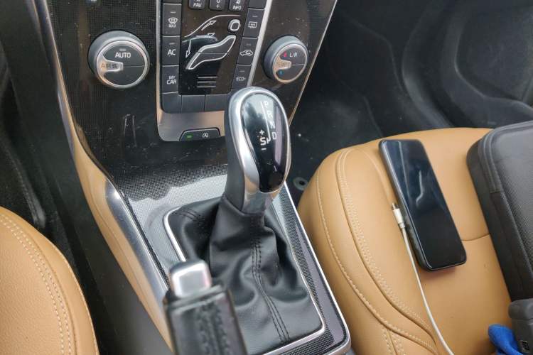 Used Volvo V40 2017 T3 Zhiyi Edition
