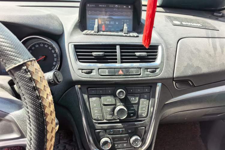 Used Buick Encore 2014 1.4T Manual Two-Wheel Drive Urban Advanced Model Audio And AC Panel