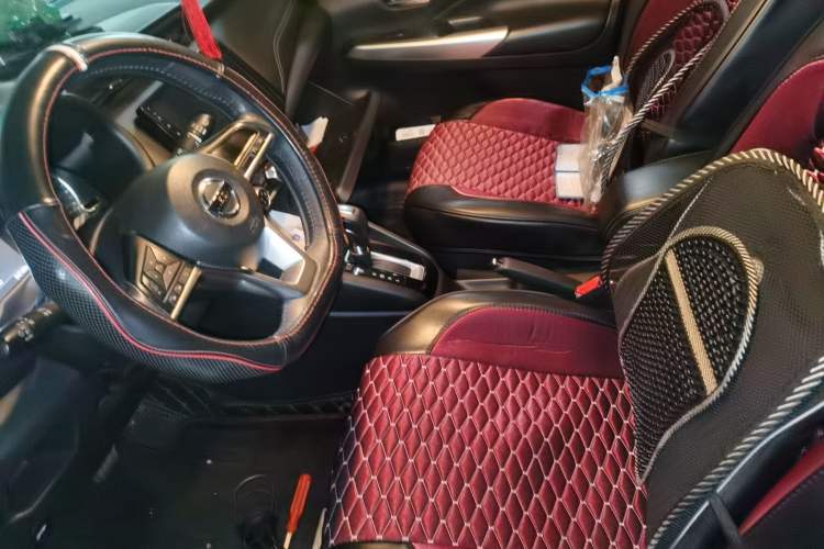 Used Nissan Kicks 2017 1.5L CVT Smart Drive Edition Left Front Seat