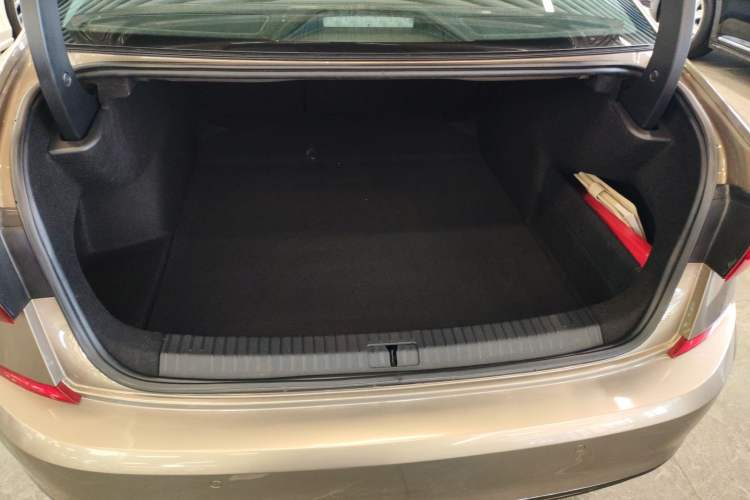 Used Volkswagen Passat 2020 330TSI Luxury Edition China VI
