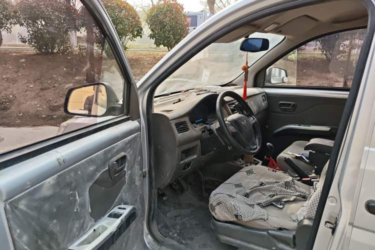 Used Wuling Rongguang V 2018 1.5L Practical Version Driver Seat