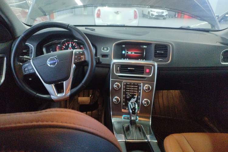 Used Volvo S60 New Energy 2015 S60L E-Drive Hybrid T6 Smart Drive Edition Center Console