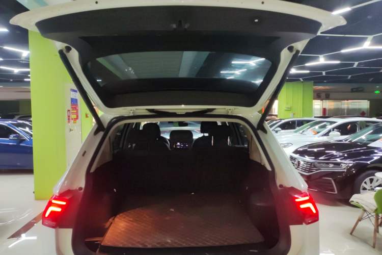 Used Volkswagen Tiguan L 2023 380TSI Automatic All-Wheel Drive R-Line Enhanced 7-Seater