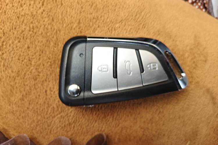 Used Chevrolet Sail 2013 Sedan 1.2L Manual Warm Edition Vehicle Key