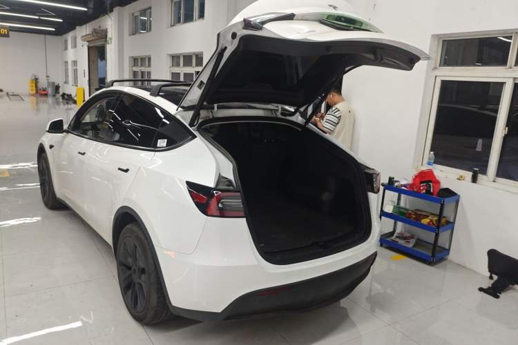 Used Tesla Model Y 2023 Long-Range All-Wheel-Drive Version Trunk