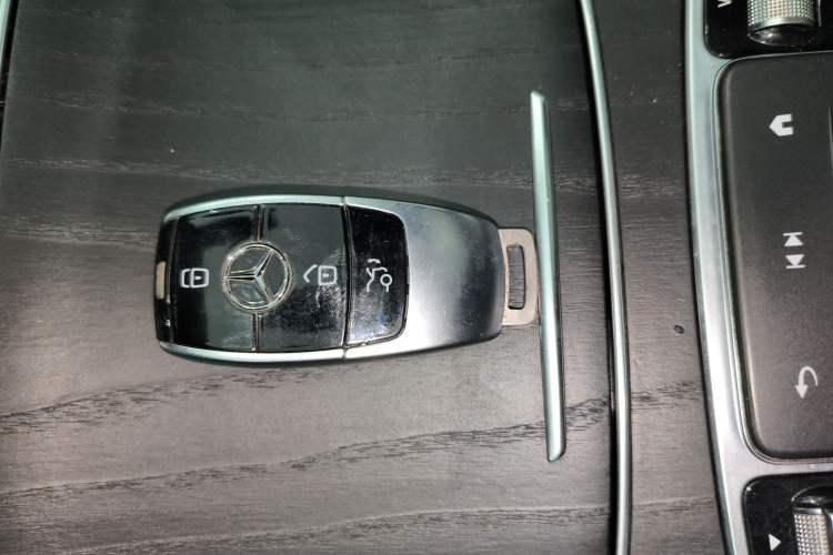 Used Mercedes-Benz E-Class New Energy 2022 Restyled E 350 e L Plug-in Hybrid Sports Sedan Vehicle Key