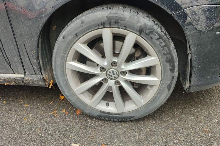 Used Volkswagen Magotan 2012 Facelift 1.8TSI Prestige Model Right Front Wheel Hub