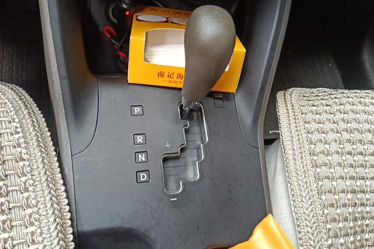 Used Hyundai ix35 2010 2.0L Automatic Two-Wheel Drive New Edition GL Gear Lever