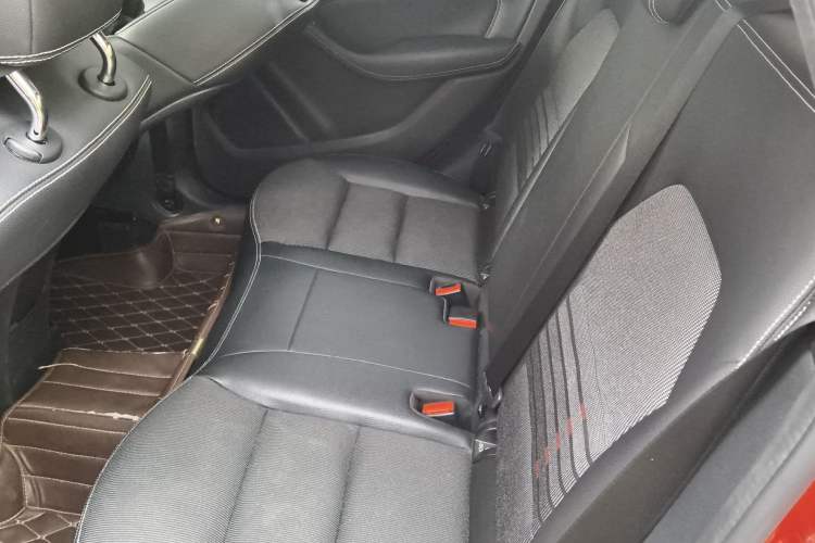 Used Mercedes-Benz B-Class 2015 B 200 Sport Edition Left Rear Seat