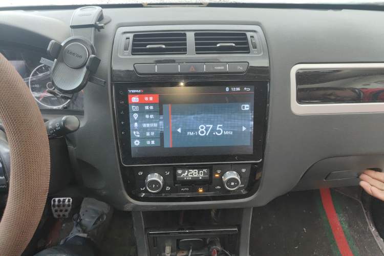 Used Yema T70 2016 Upgraded Model 1.5T Manual Luxury Version Audio And AC Panel