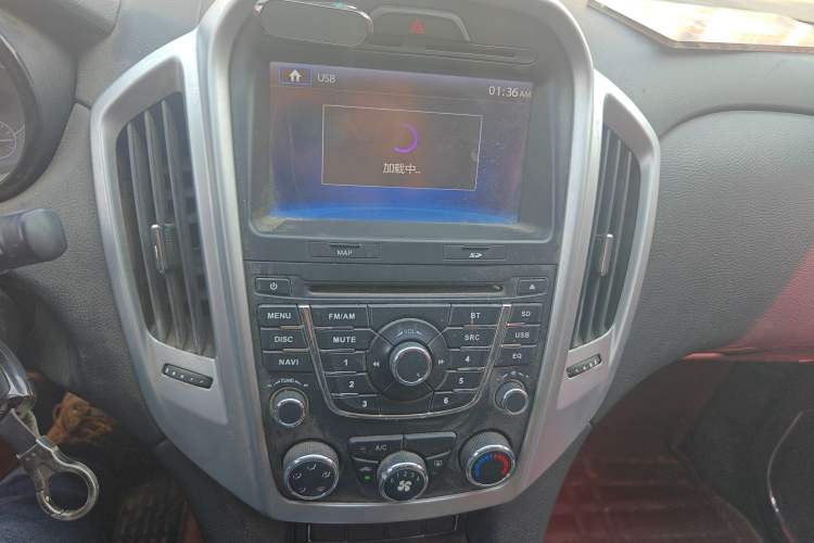 Used JMC Yusheng S350 2013 2.0T Manual Two-Wheel Drive Gasoline Ultra-Luxury 5-Seater
