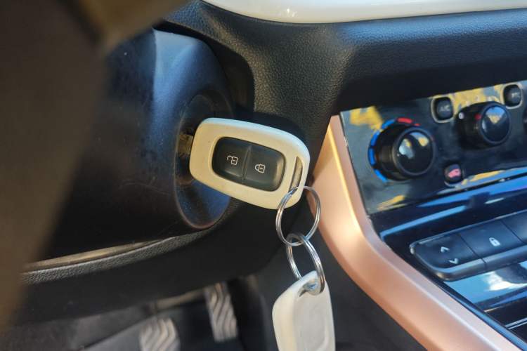 Used Dongfeng NAMMI BOX 2022 Light Wind Edition 201KM Lightning Model
