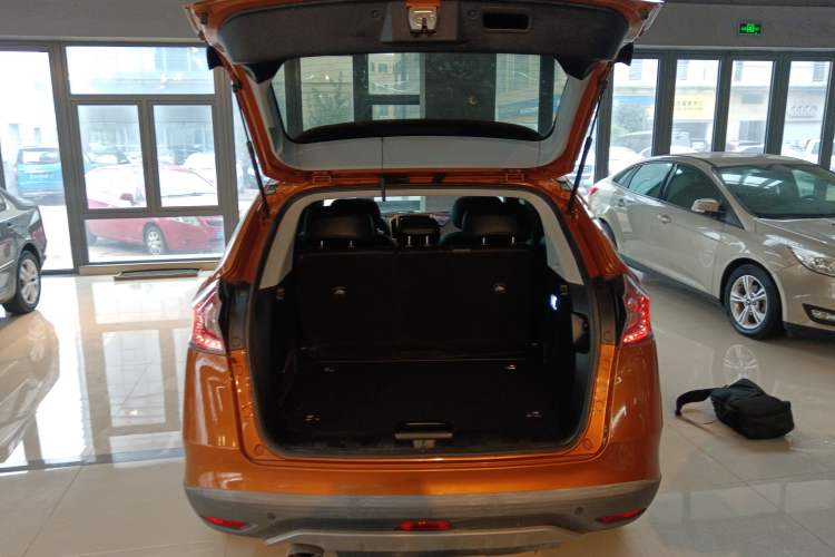 Used Luxgen U6 SUV 2015 1.8T Fashion Edition Trunk