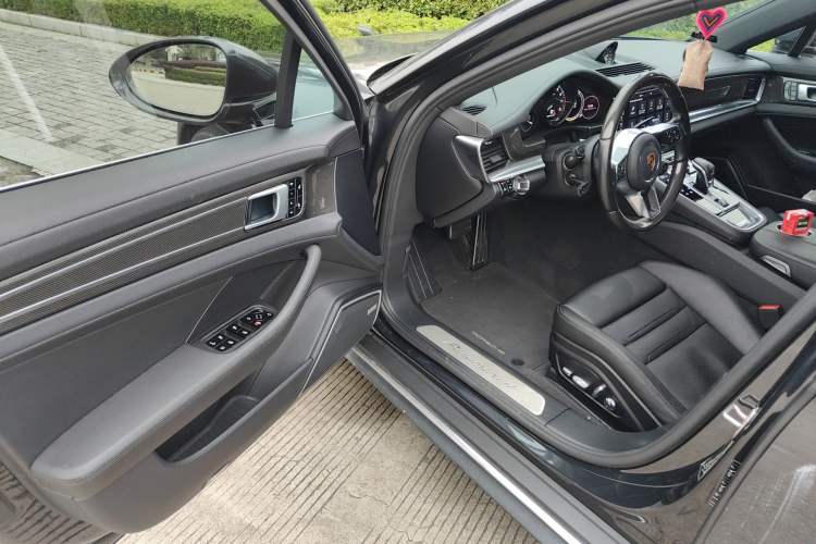 Used Porsche Panamera 2017 Panamera 4 E-Hybrid Executive Long Wheelbase 2.9T Driver Seat